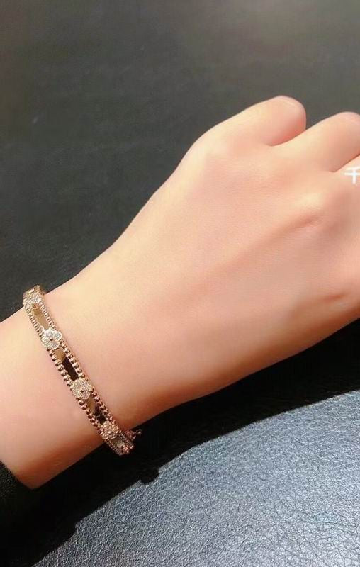 Van C Bangle Bracelet