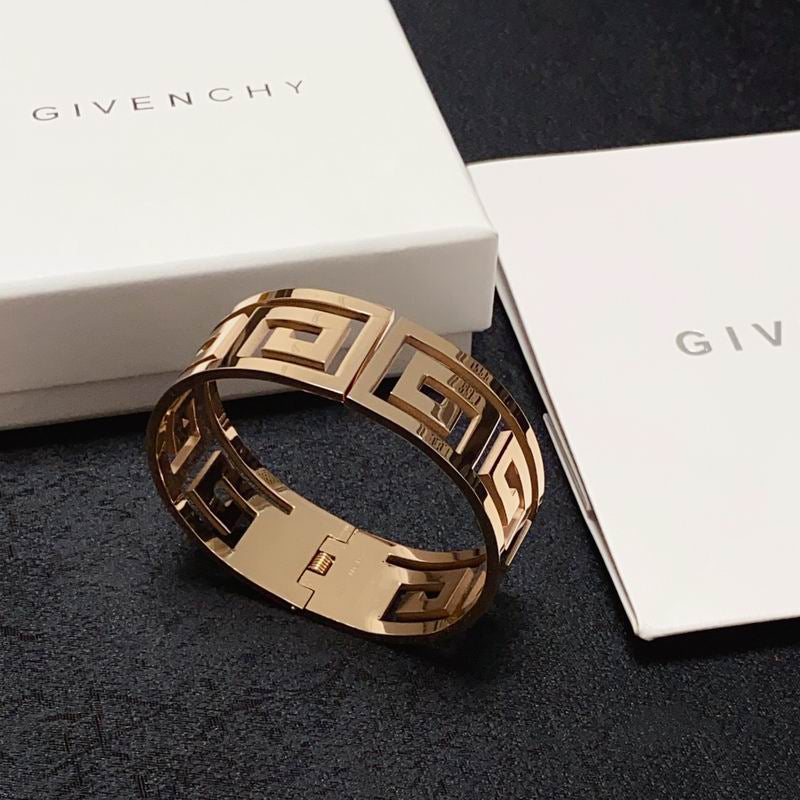 Giv Signature Bracelet