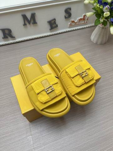 Fen Purse Pocket Sandal