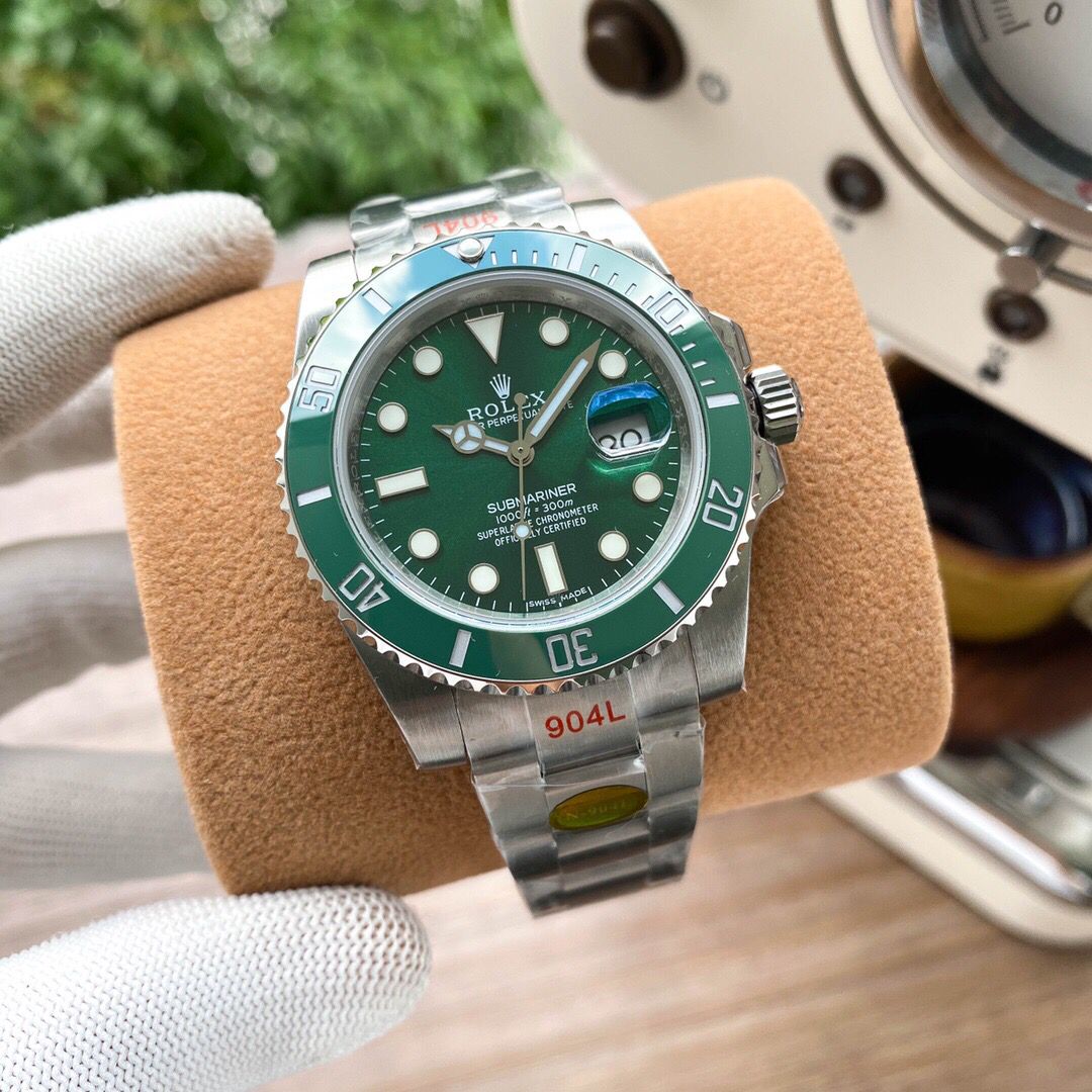 Green Submariner Rolly Silver Watch